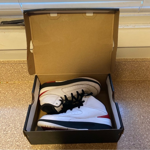Jordan retro 2 bred kids sneakers size 1 - Picture 4 of 5